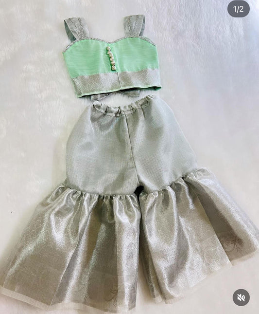 Cool cotton teal top paired with silver palazzo pants!!